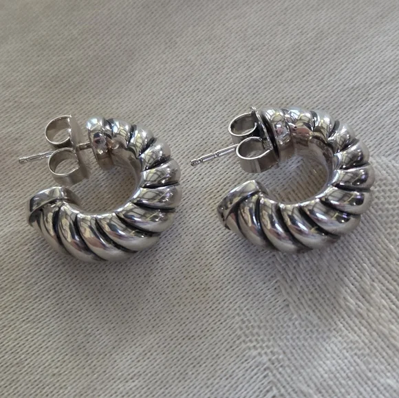 David Yurman Sculpted Cable Shrimp Earrings in Sterling Silver - Picture 5 of 14